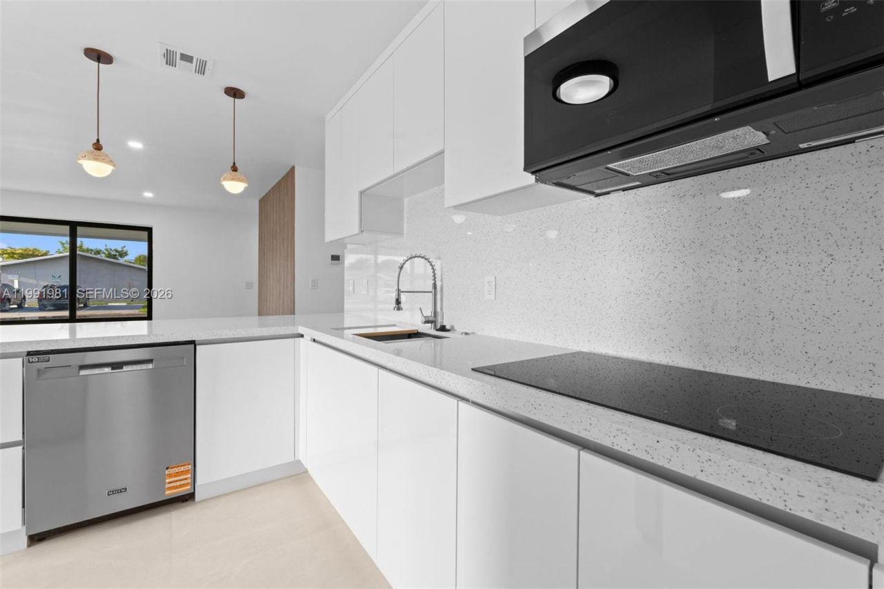 7570 Venetian St , Miramar, FL 33023 Photo