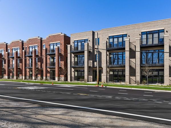 740 E Irving Park Road , Unit 3W, Roselle, IL 60172