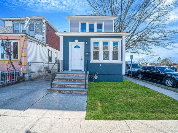 522 Southern Parkway , Uniondale, NY 11553