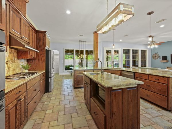 16319 Winding Ridge Ave, Prairieville, LA 70769