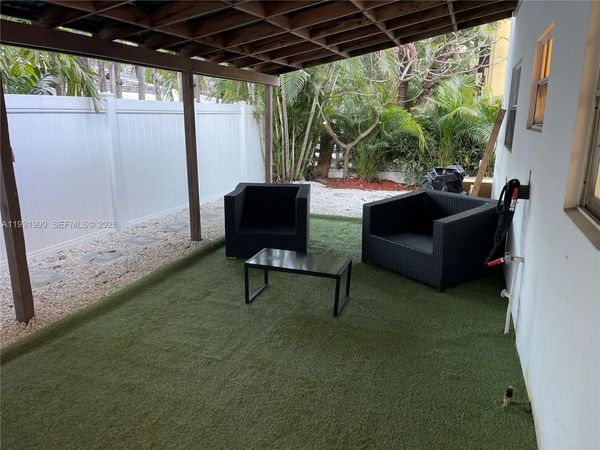 1425 NE 56th St, Unit 3, Fort Lauderdale, FL 33334