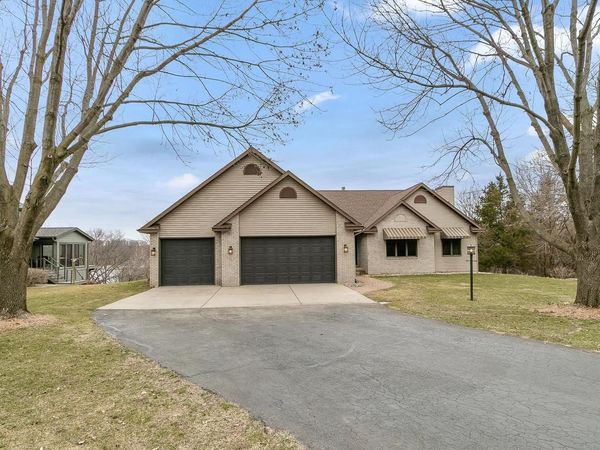 W14116 Selwood Drive, Prairie Du Sac, WI 53578