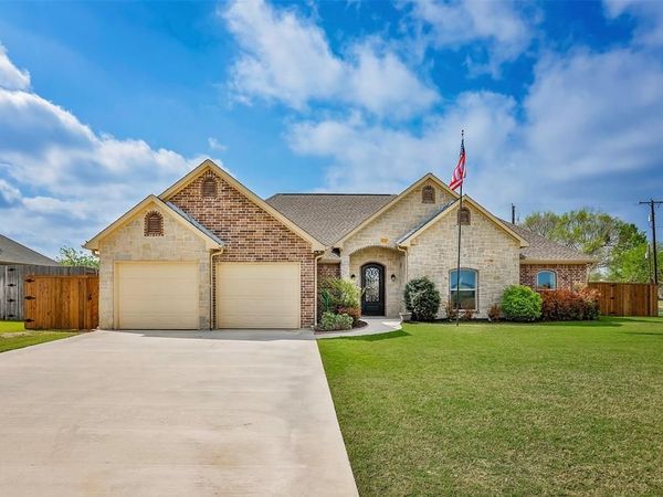 700 Mary Lee Lane, Collinsville, TX 76233