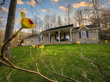 2563 Schoolhouse Hill Road, Mt Vernon, KY 40456