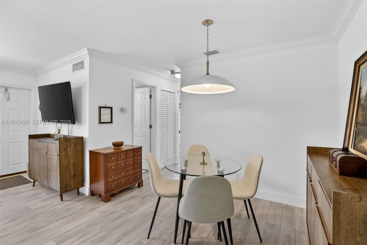 10002 Winding Lake Rd, Unit 204, Sunrise, FL 33351 Photo