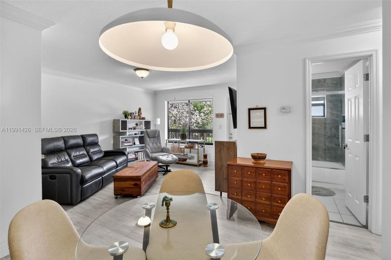 10002 Winding Lake Rd, Unit 204, Sunrise, FL 33351 Photo