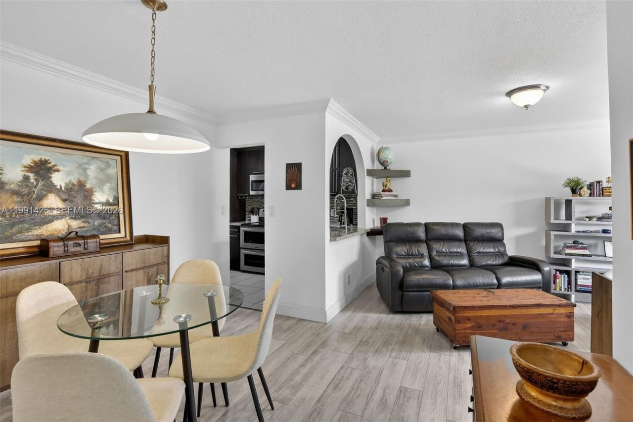 10002 Winding Lake Rd, Unit 204, Sunrise, FL 33351 Photo