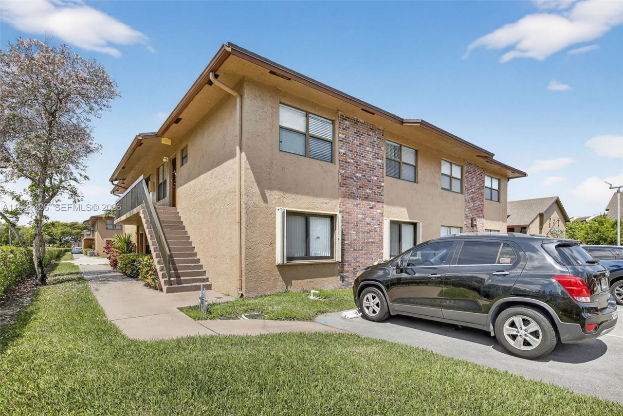 10002 Winding Lake Rd, Unit 204, Sunrise, FL 33351 Photo