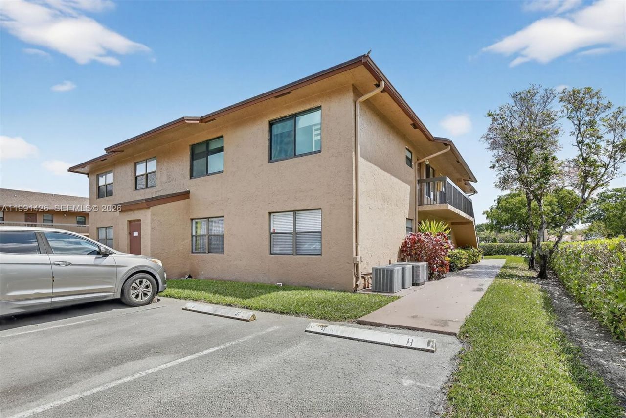 10002 Winding Lake Rd, Unit 204, Sunrise, FL 33351 Photo