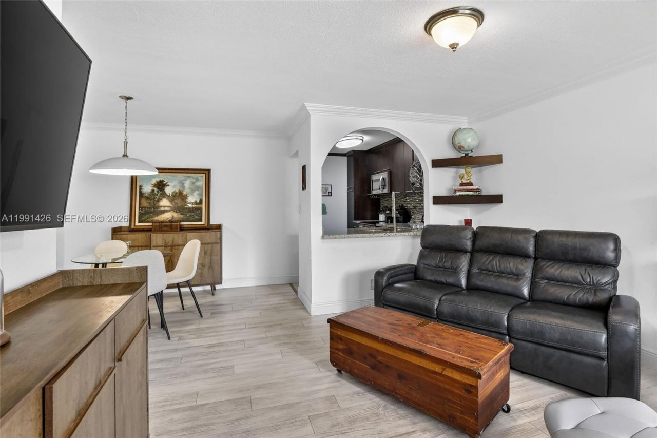 10002 Winding Lake Rd, Unit 204, Sunrise, FL 33351 Photo