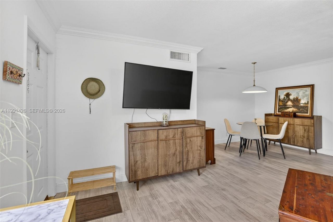 10002 Winding Lake Rd, Unit 204, Sunrise, FL 33351 Photo