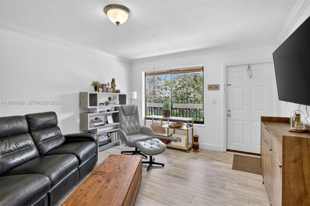 10002 Winding Lake Rd, Unit 204, Sunrise, FL 33351 Photo