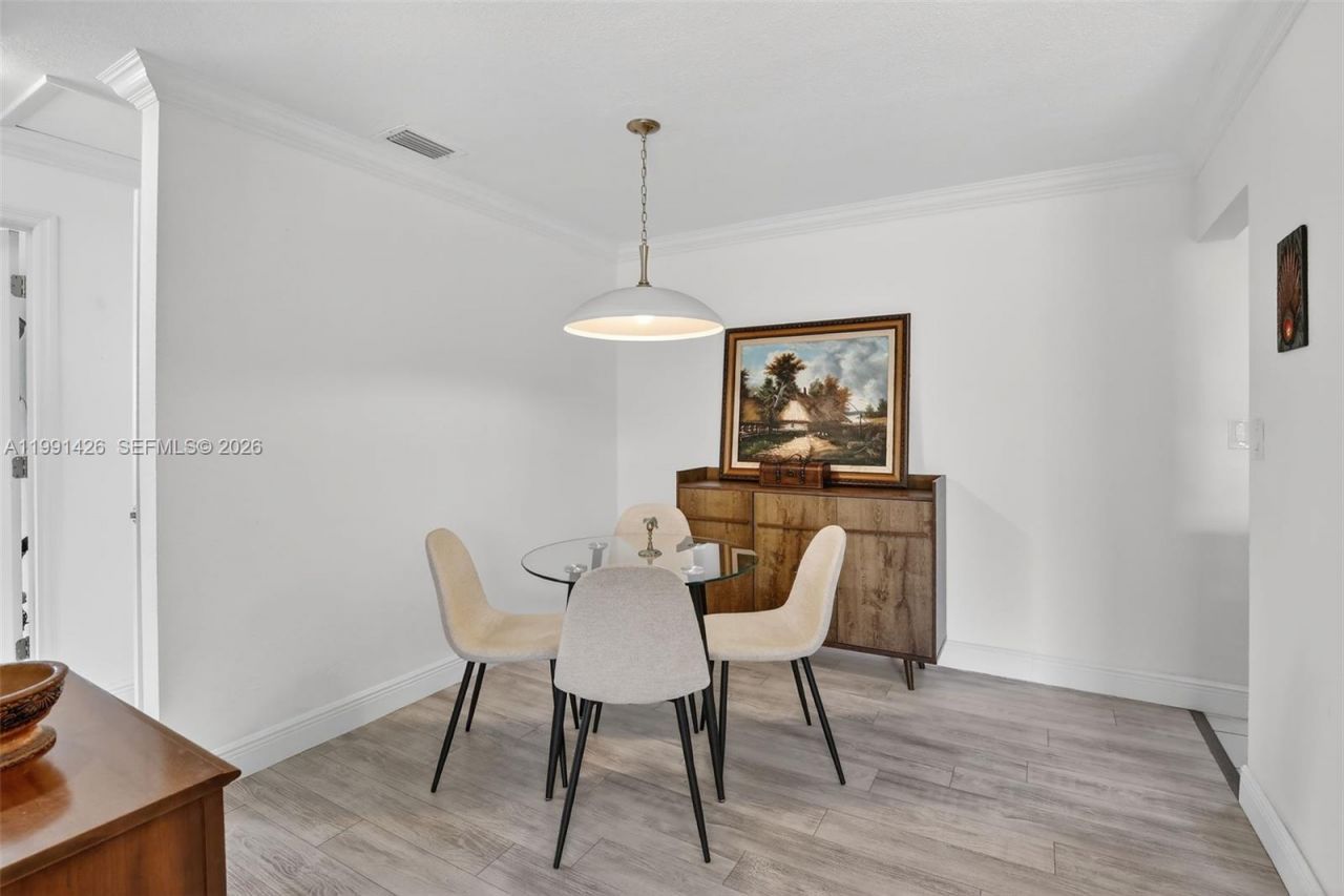 10002 Winding Lake Rd, Unit 204, Sunrise, FL 33351 Photo