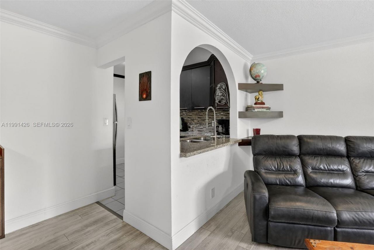 10002 Winding Lake Rd, Unit 204, Sunrise, FL 33351 Photo