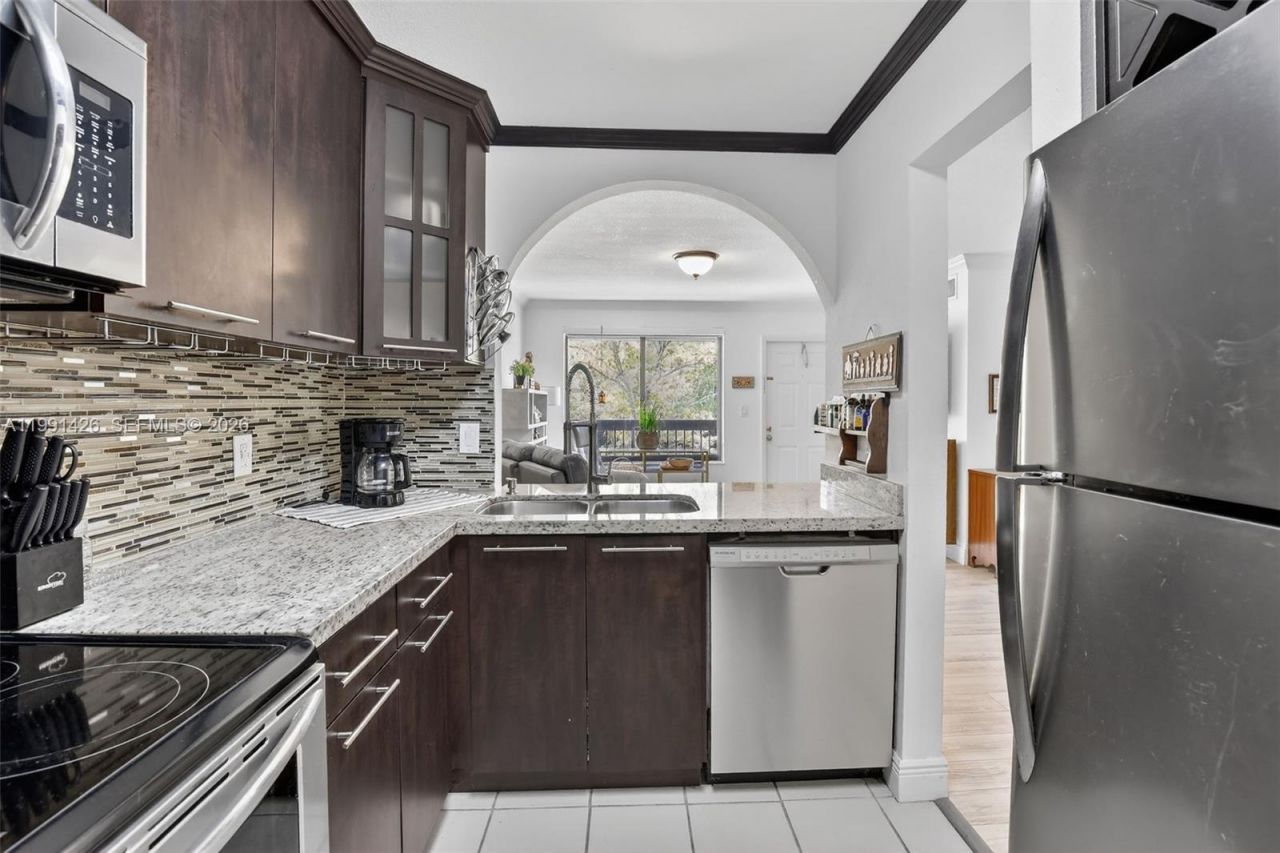 10002 Winding Lake Rd, Unit 204, Sunrise, FL 33351 Photo