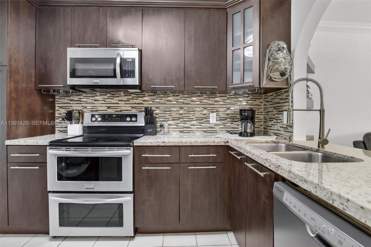 10002 Winding Lake Rd, Unit 204, Sunrise, FL 33351 Photo