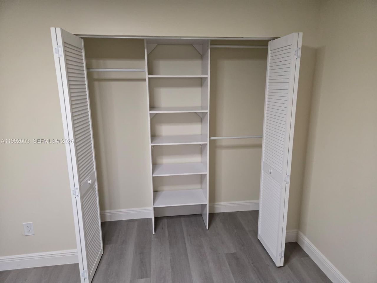 302 Lakeview Dr, Unit E, Royal Palm Beach, FL 33411 Photo