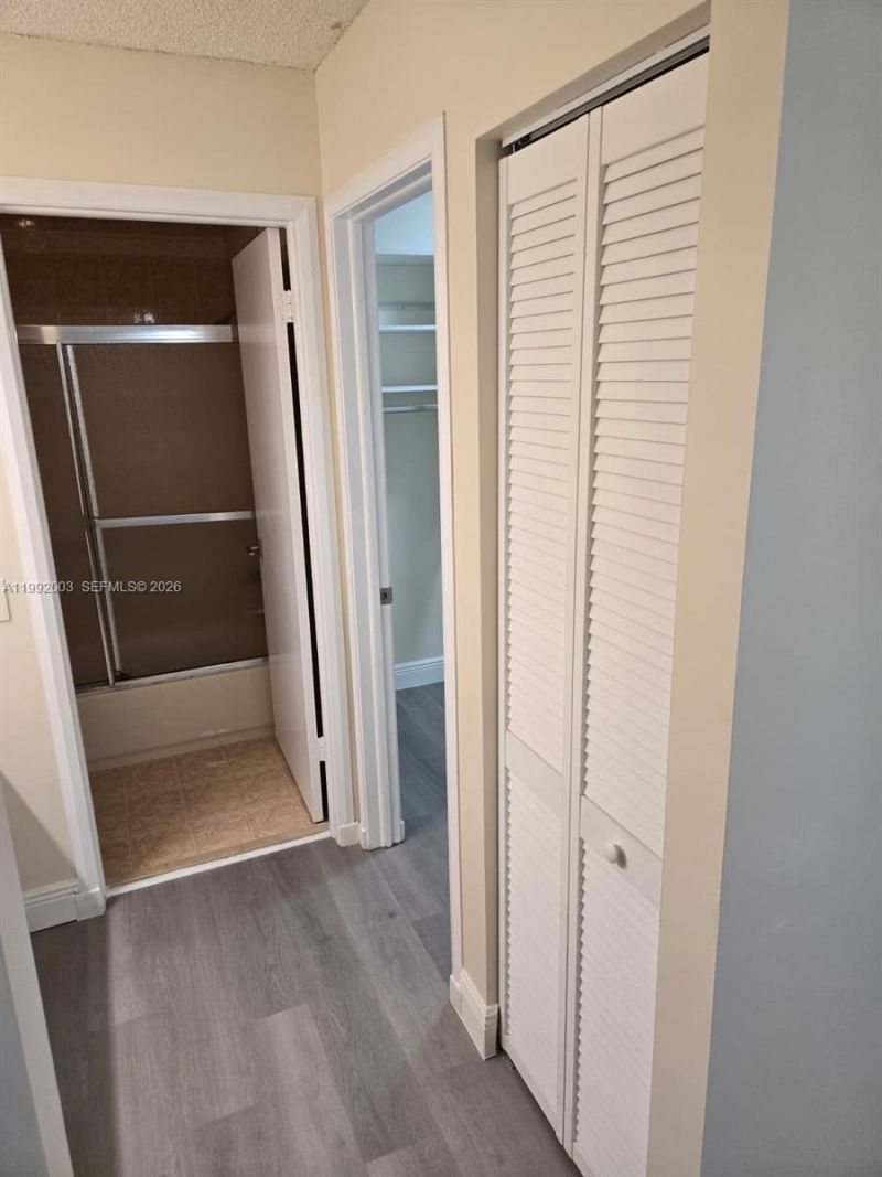 302 Lakeview Dr, Unit E, Royal Palm Beach, FL 33411 Photo