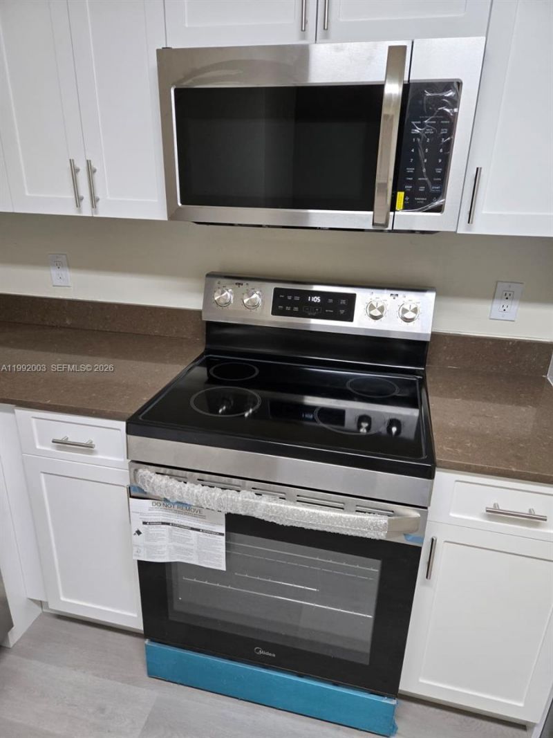 302 Lakeview Dr, Unit E, Royal Palm Beach, FL 33411 Photo