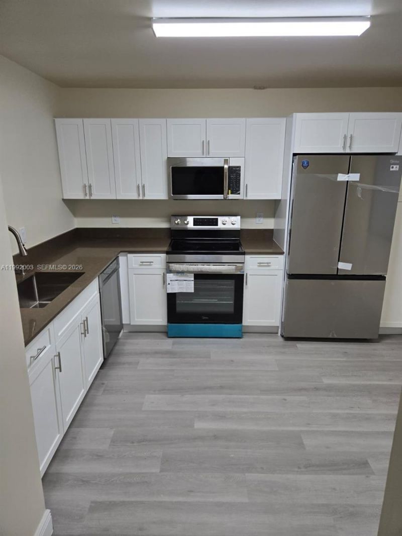 302 Lakeview Dr, Unit E, Royal Palm Beach, FL 33411 Photo