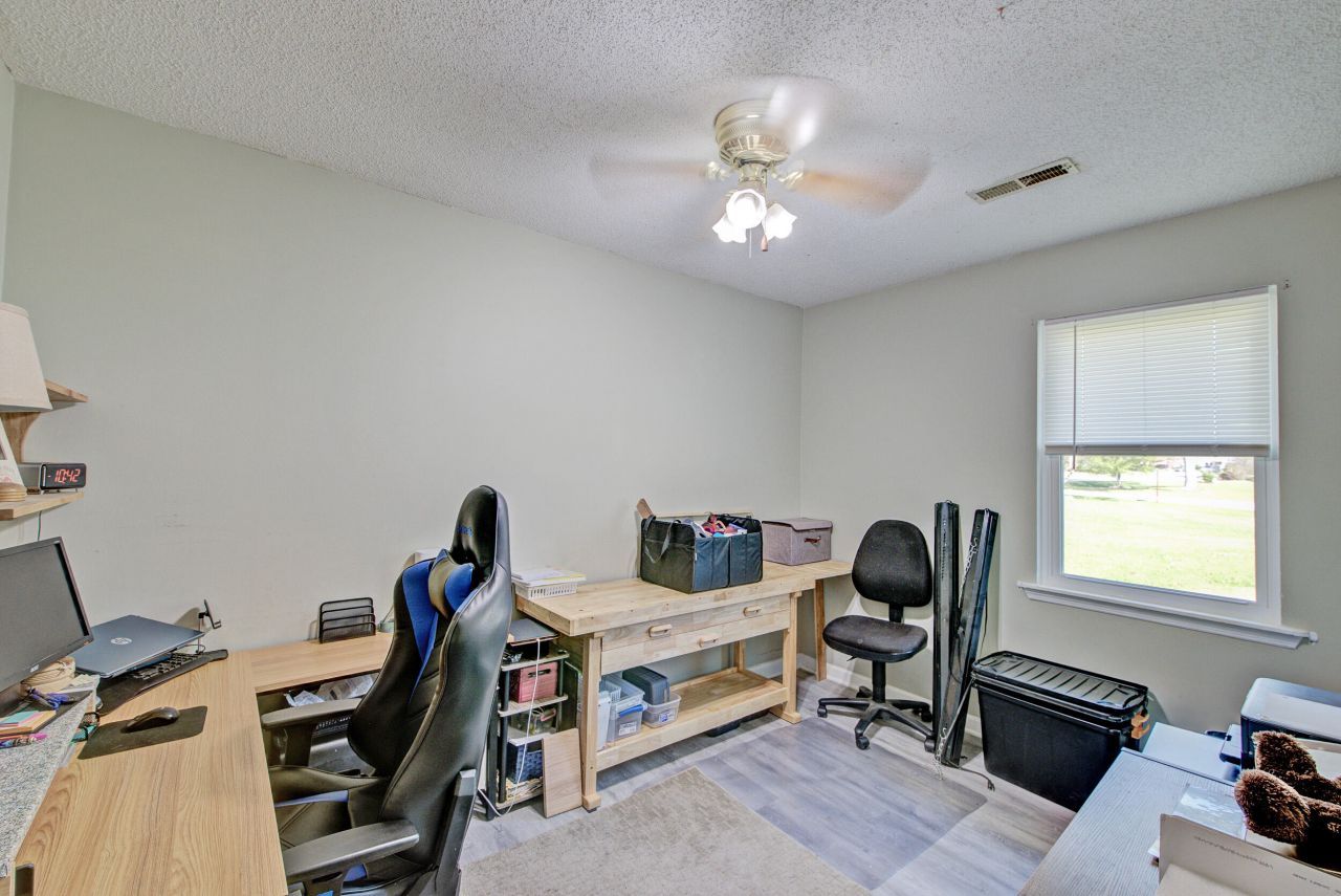 102 Nancy Lane Photo 22