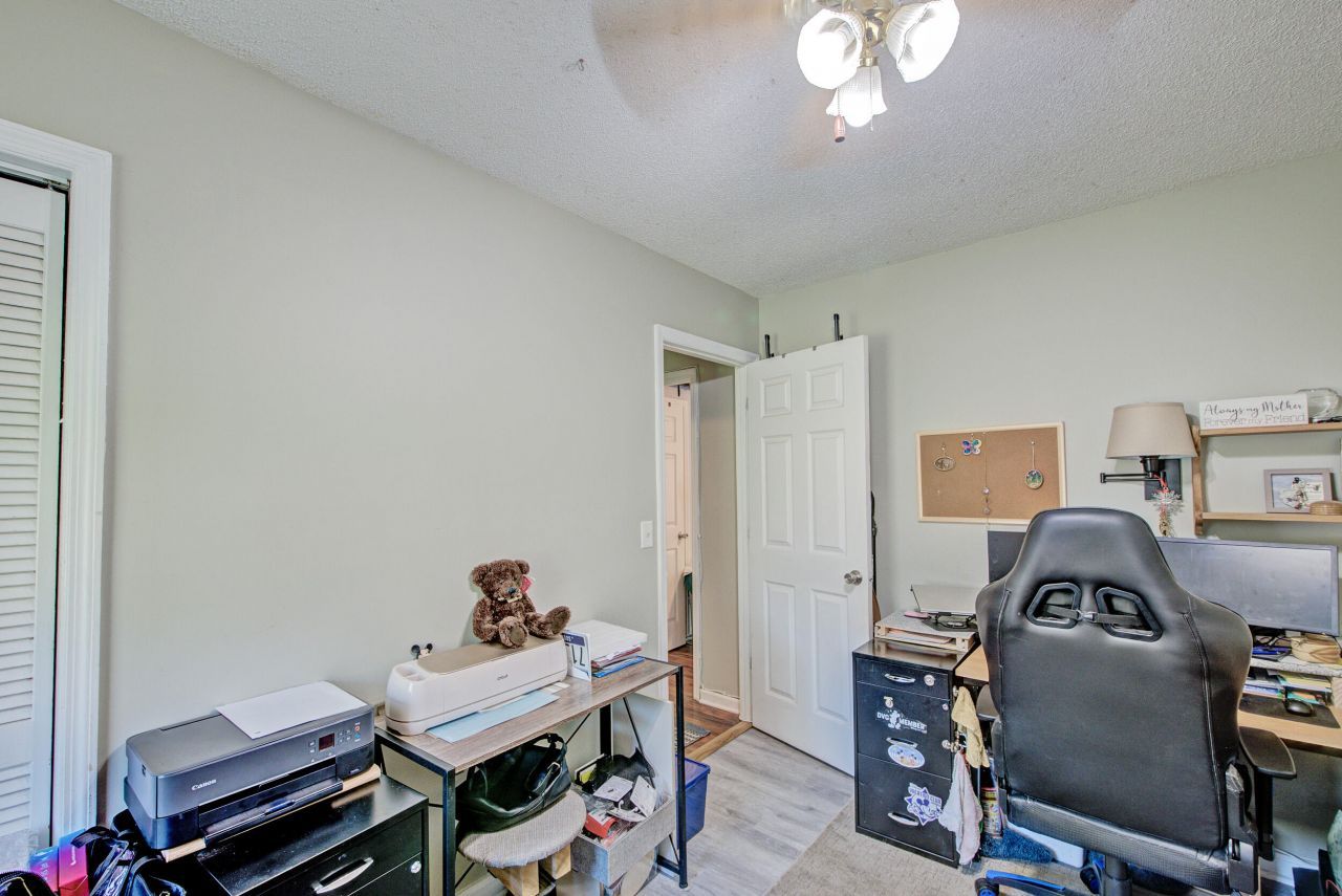 102 Nancy Lane Photo 23