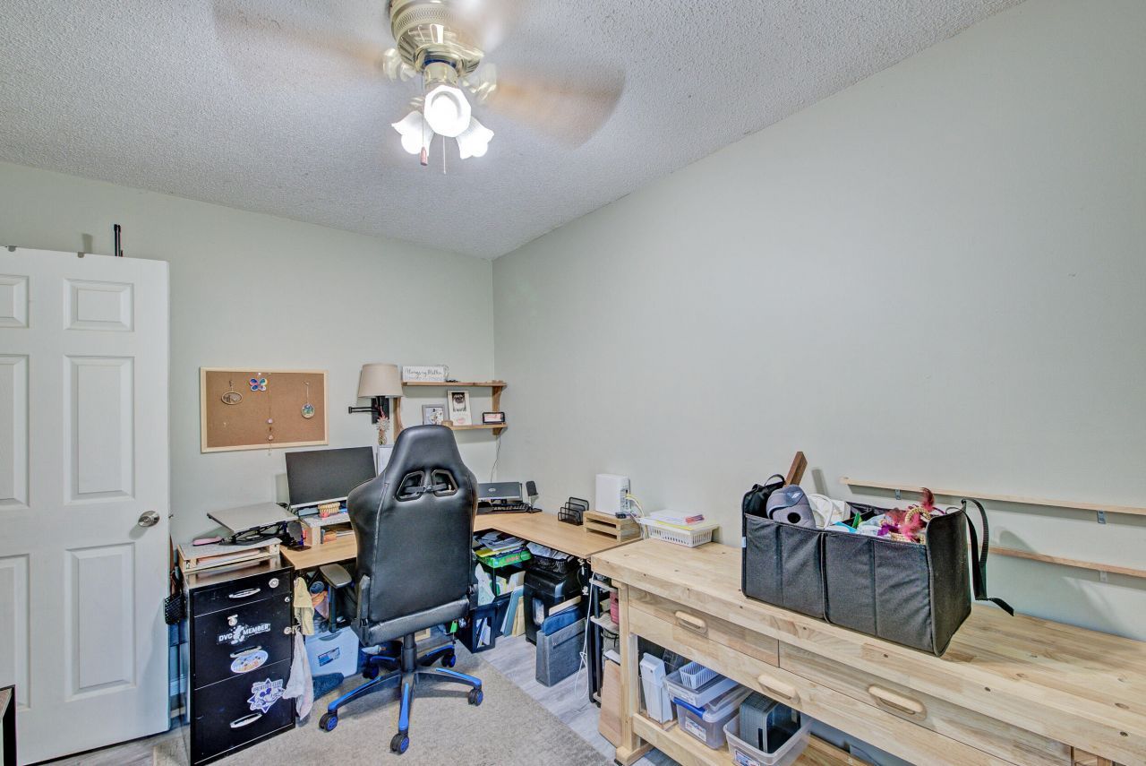 102 Nancy Lane Photo 24