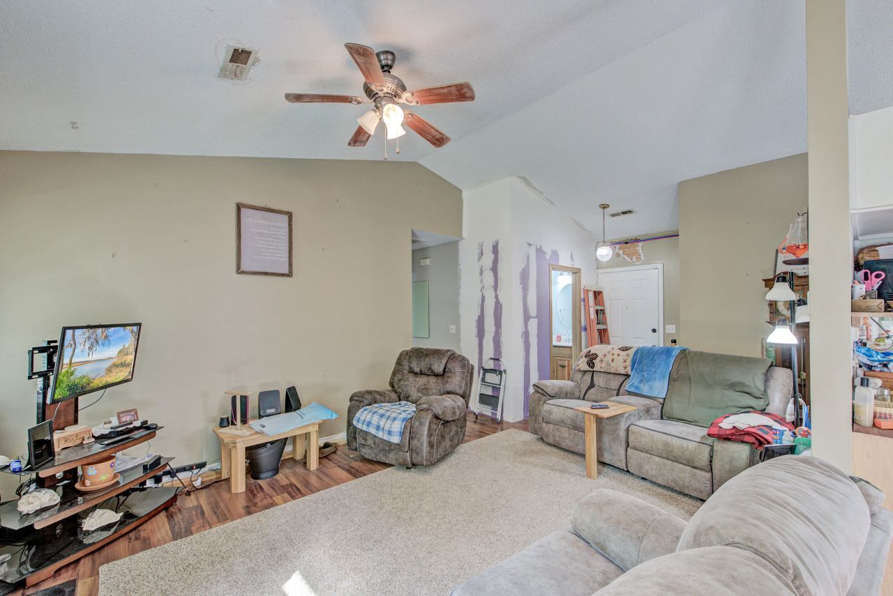 102 Nancy Lane Photo 31