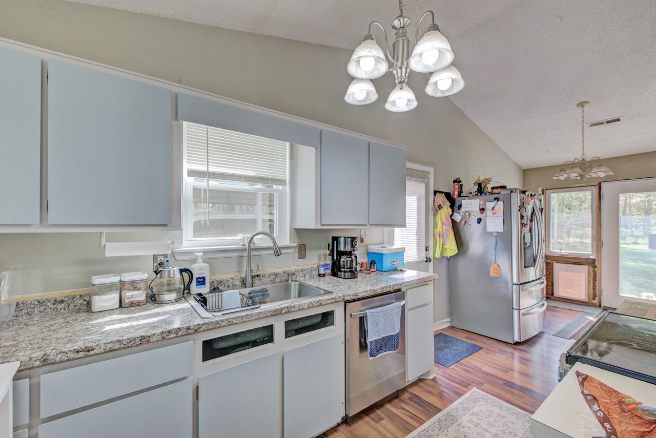 102 Nancy Lane Photo 33