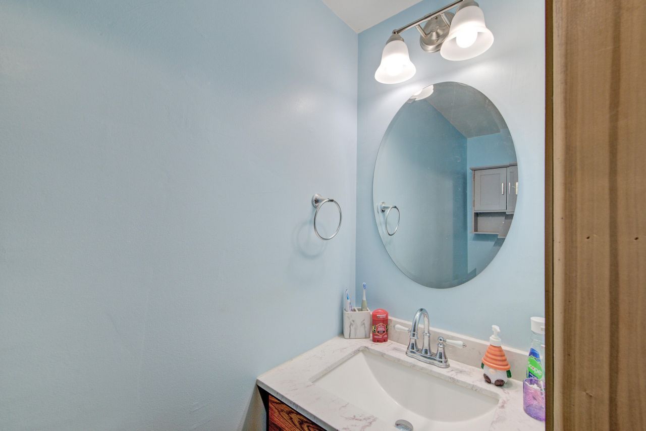 102 Nancy Lane Photo 36