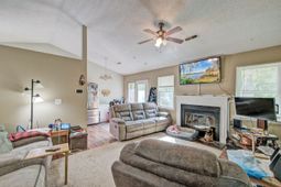 102 Nancy Lane photo 4