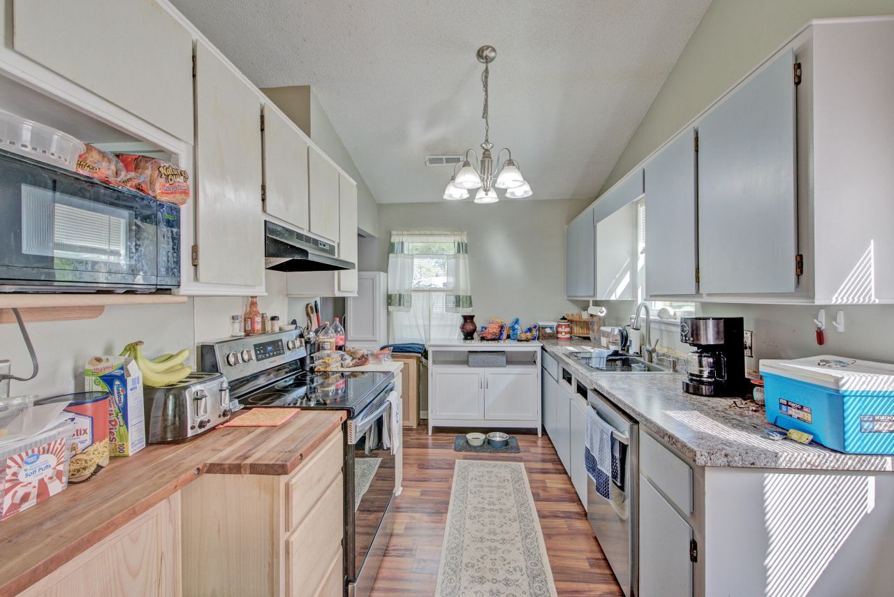 102 Nancy Lane Photo 7