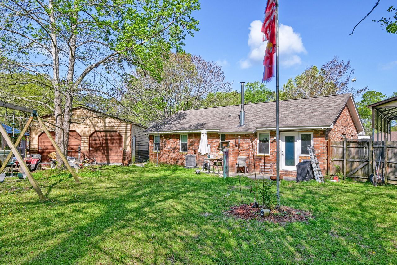 102 Nancy Lane Photo 9