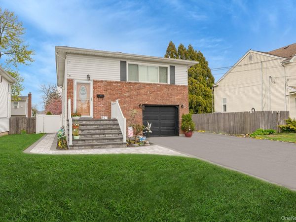 827 Bermuda Road, West Babylon, NY 11704