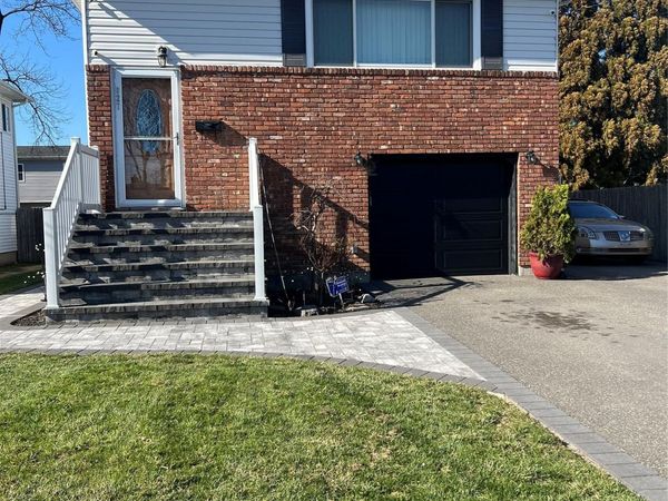 827 Bermuda Road , West Babylon, NY 11704