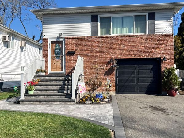 827 Bermuda Road, West Babylon, NY 11704