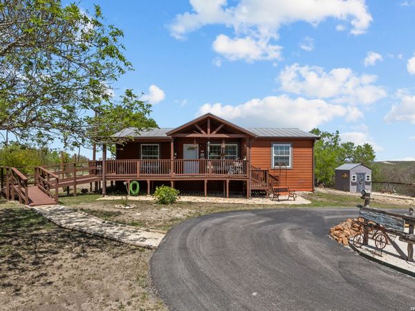 960 County Road 4511, Hondo, TX 78861