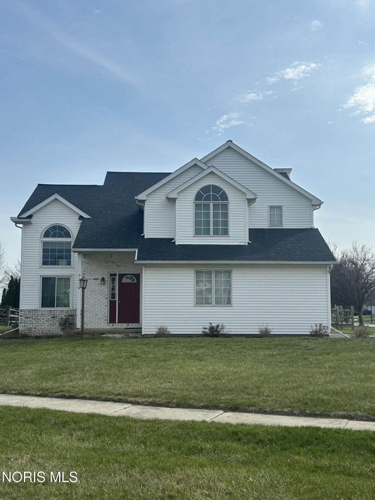 7210 W Lake Road, Perrysburg, OH 43551 Main Photo