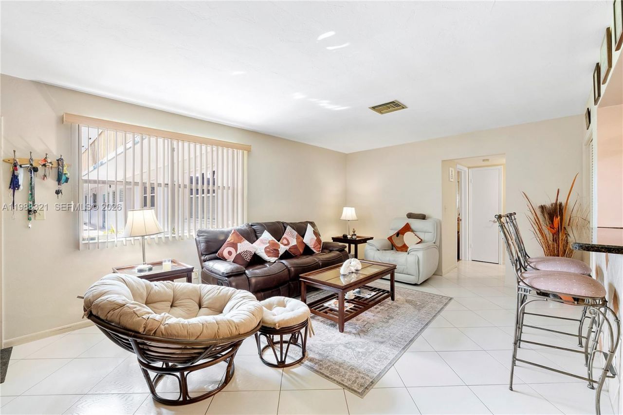 2303 Polk St , Unit 108, Hollywood, FL 33020 Photo