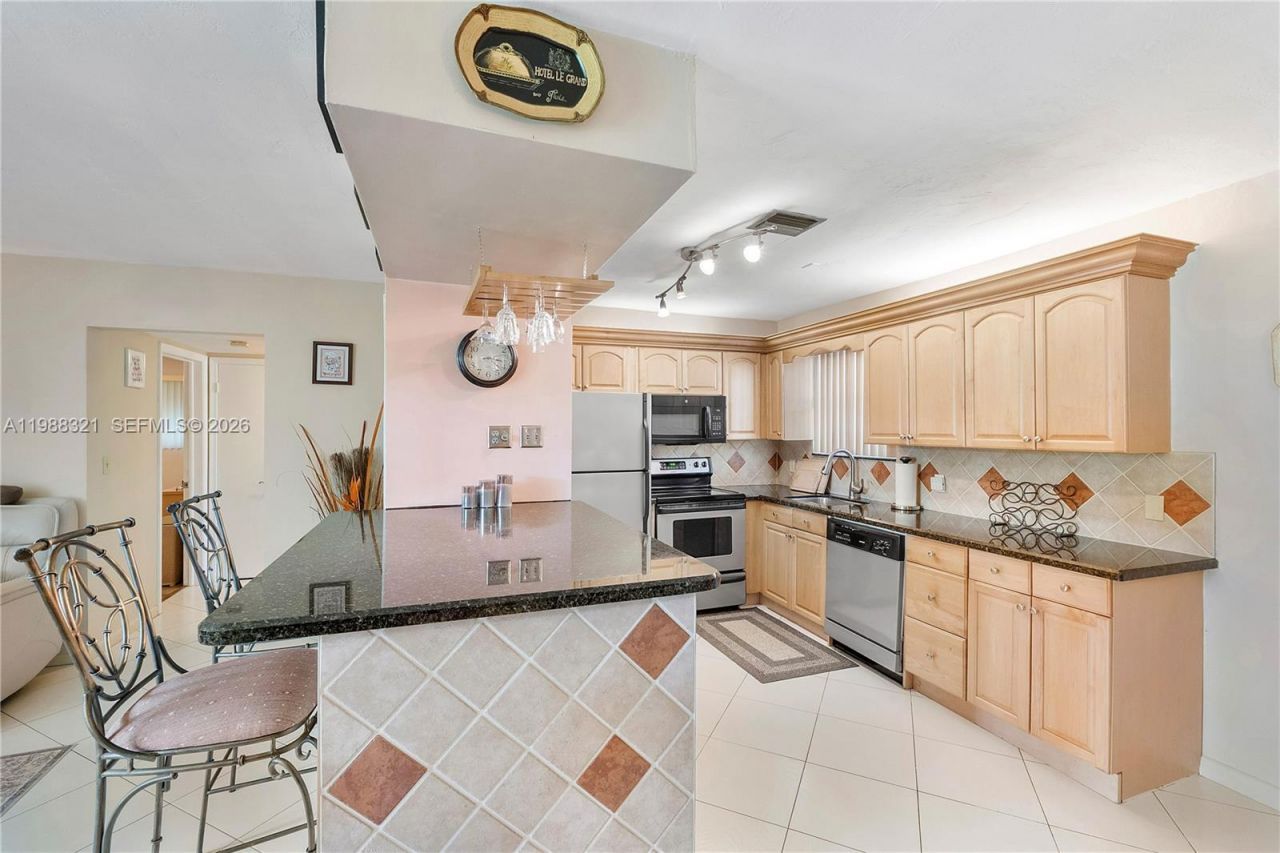 2303 Polk St , Unit 108, Hollywood, FL 33020 Photo