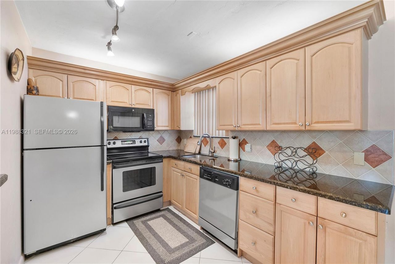 2303 Polk St , Unit 108, Hollywood, FL 33020 Photo