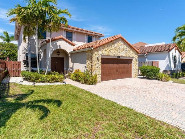 9761 NW 9th St, Miami, FL 33172