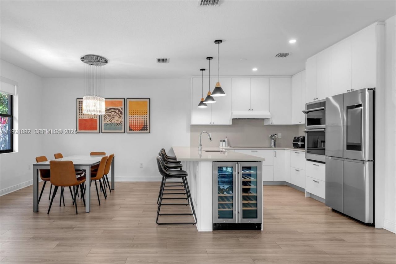 9761 NW 9th St, Miami, FL 33172 Photo