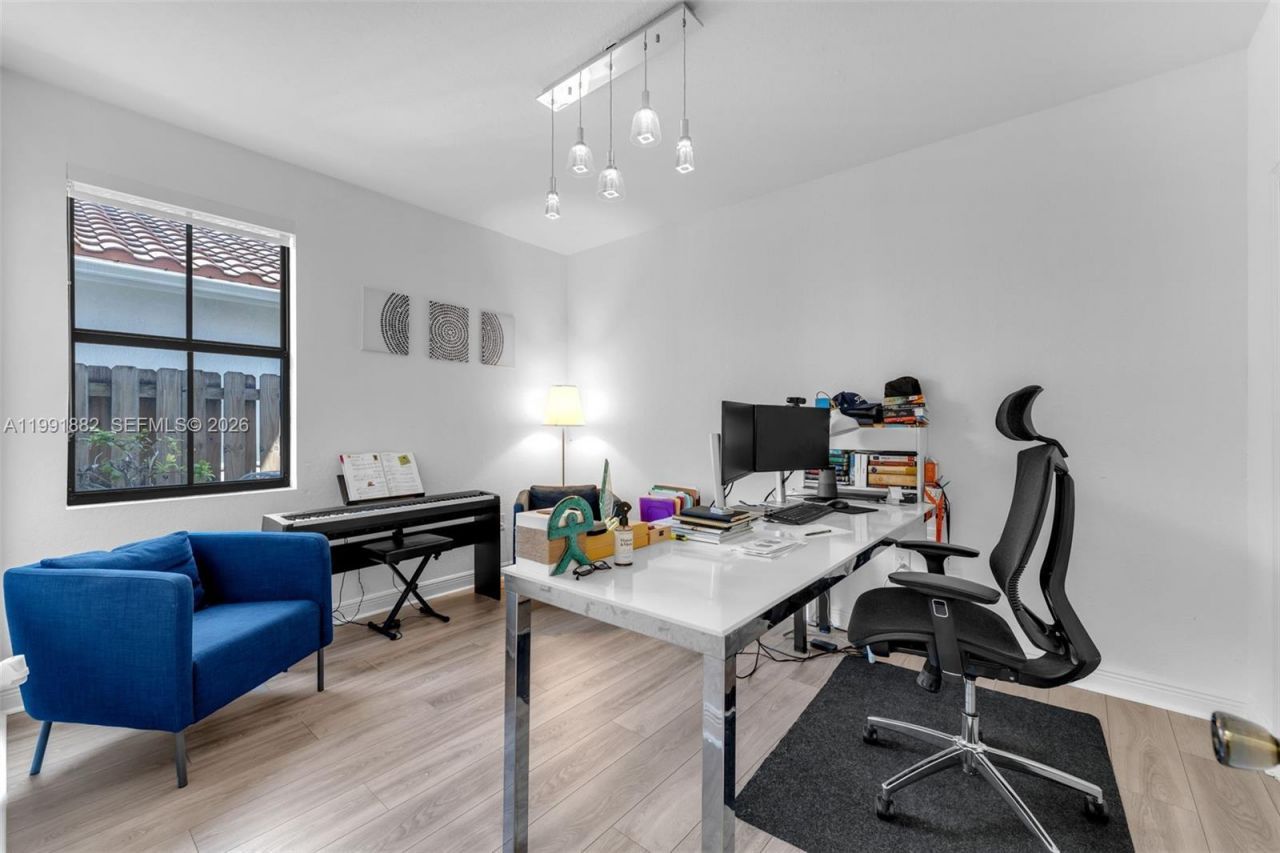 9761 NW 9th St, Miami, FL 33172 Photo