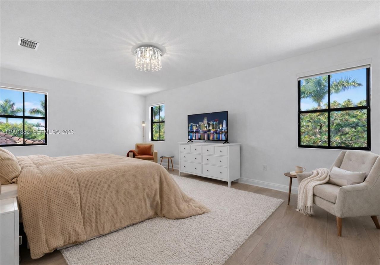 9761 NW 9th St, Miami, FL 33172 Photo