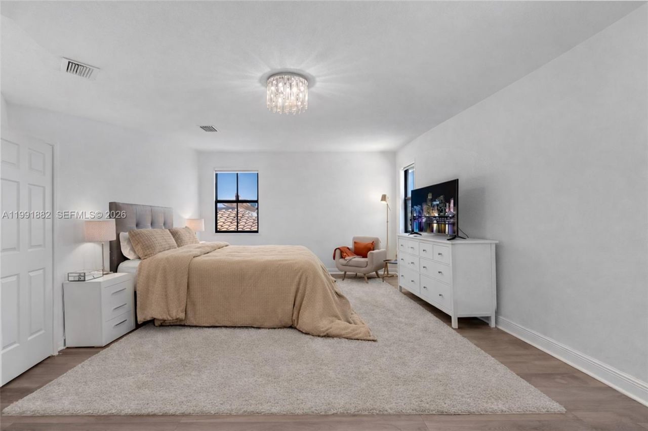 9761 NW 9th St, Miami, FL 33172 Photo