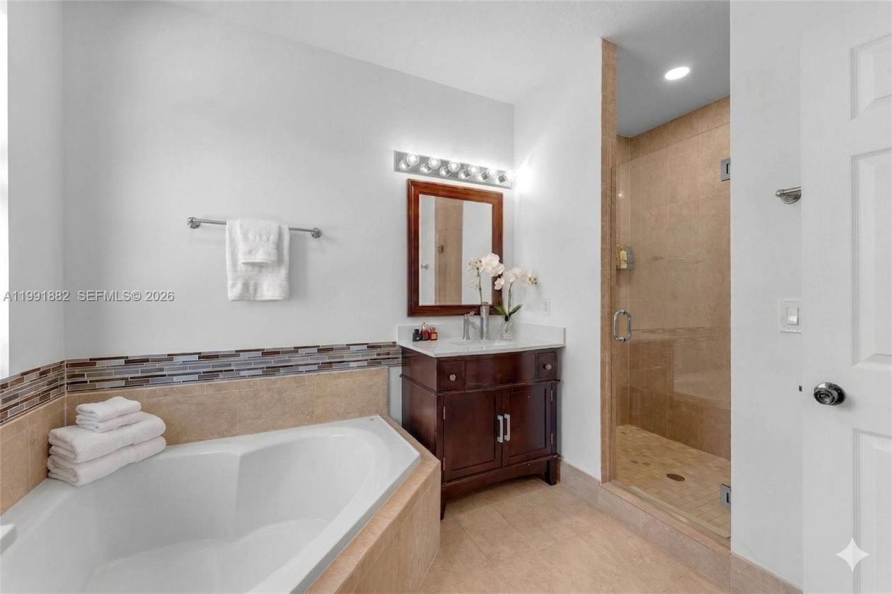 9761 NW 9th St, Miami, FL 33172 Photo