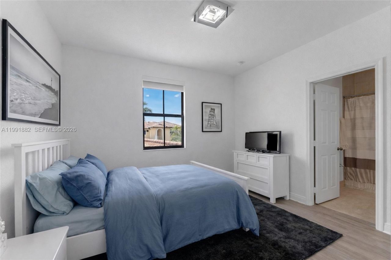 9761 NW 9th St, Miami, FL 33172 Photo