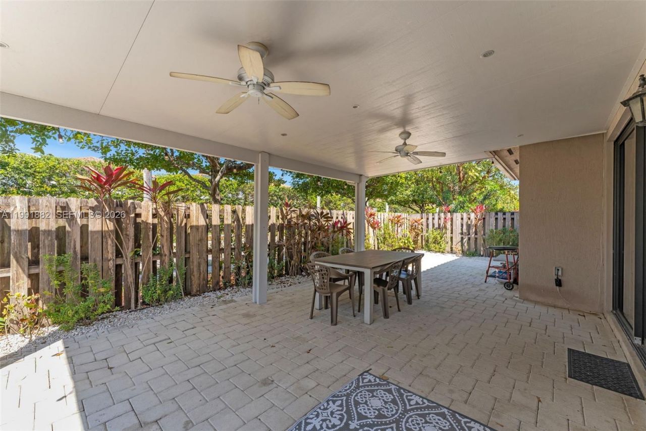 9761 NW 9th St, Miami, FL 33172 Photo