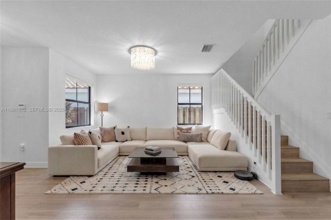 9761 NW 9th St, Miami, FL 33172 Photo